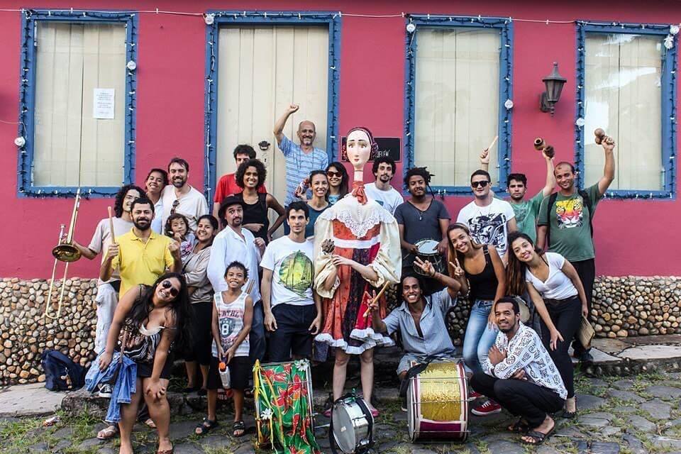 Grupo de artistas que integraram os primórdios do bloco Maria Baderna